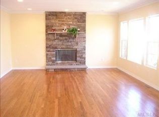 10 Norwood Rd, Port Washington, NY 11050