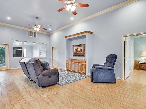 3rd image of 629 Skyline Dr