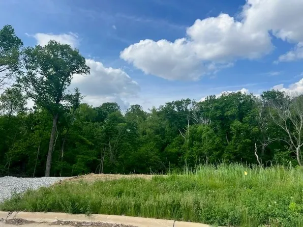 3056 Forrest Hill Ct, Hiawatha, IA 52233