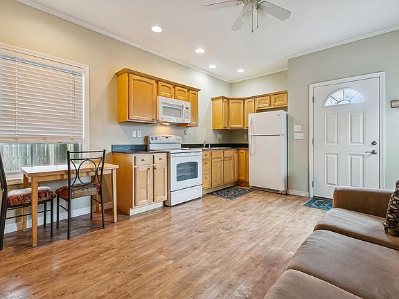 3rd image of 4433 Orleans Blvd