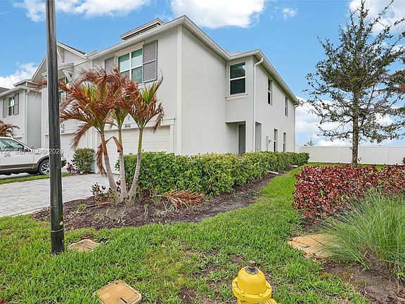 2nd image of 5610 SE Edgewater Cir