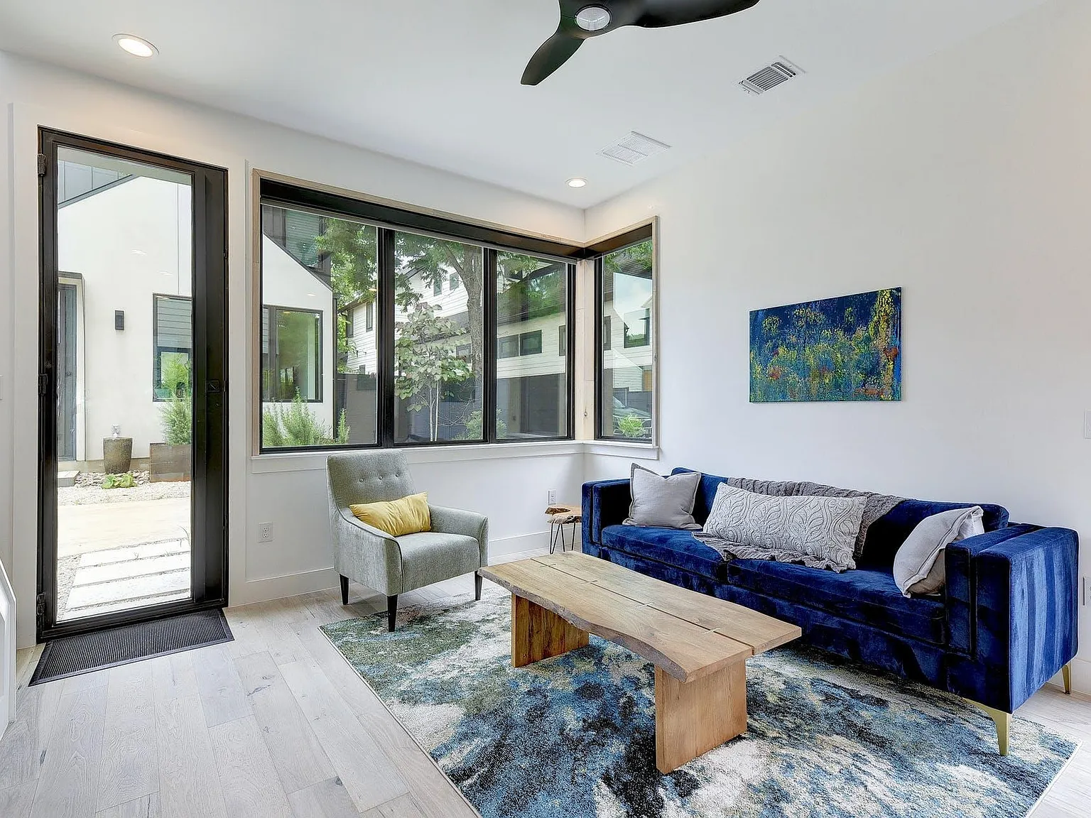 2 bed, 2.5 bath, 1100 sqft, $5,600 — Photo 4