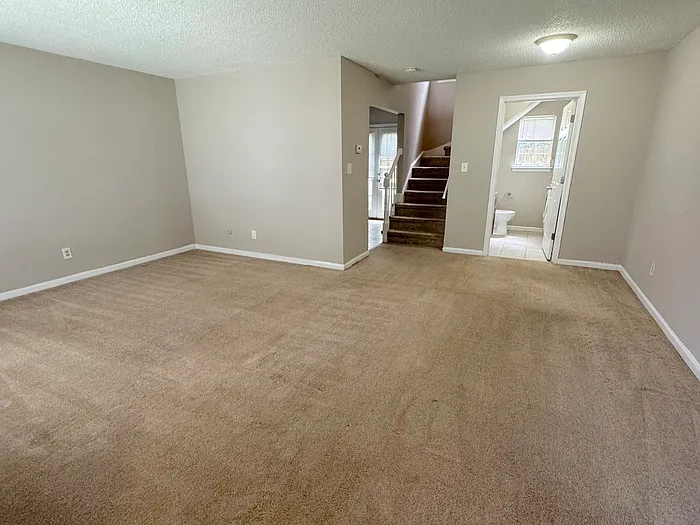 5404 Grand Lake Cres — Photo 3
