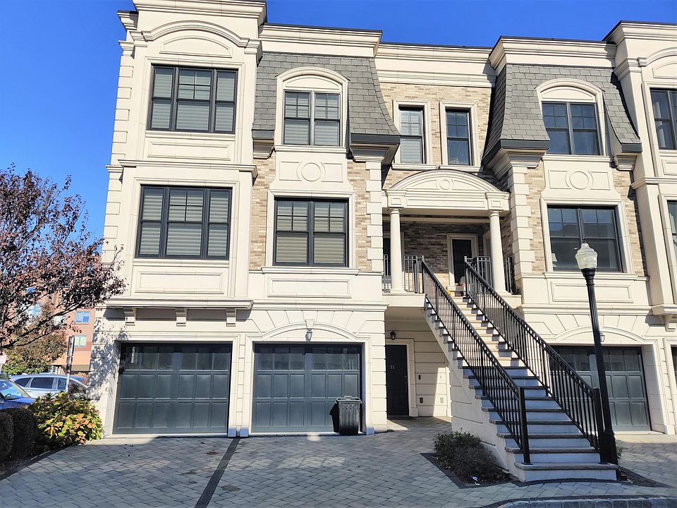 1st image of 12 Marquis Ct #12