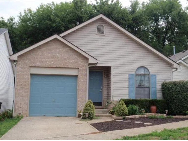 337 Chase Pl — Photo 1