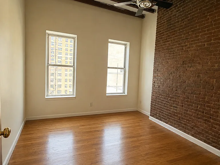 305 E 105th St #5D — Photo 1