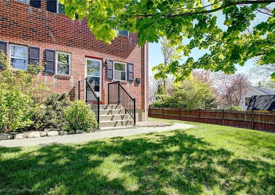 70 Carroll Ave #1113