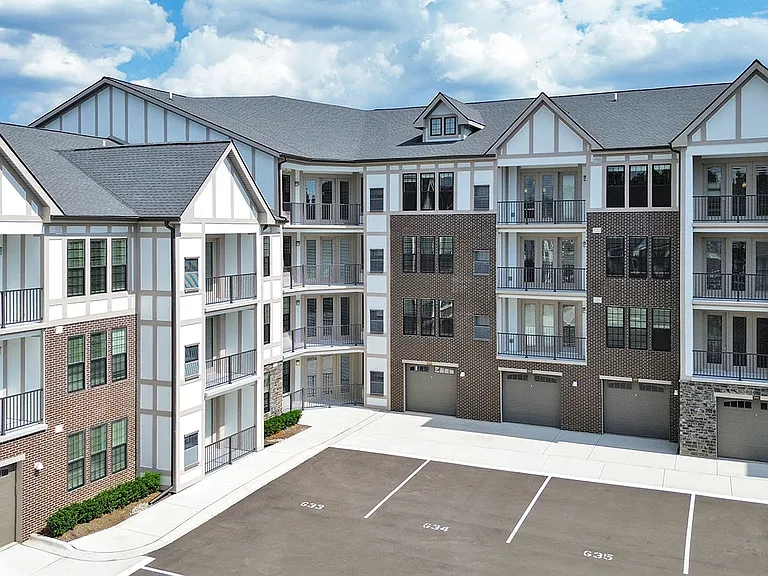 Legacy Rochester Hills Apartments — Photo 45