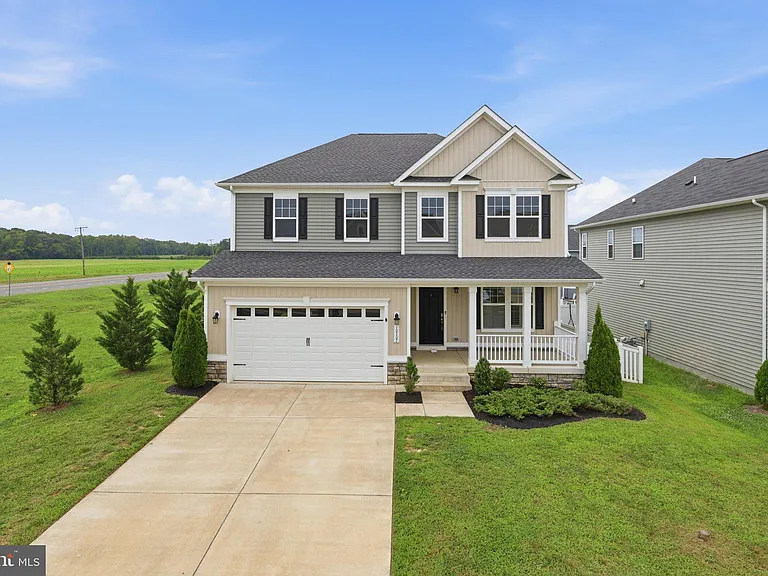 10302 Spotswood Dr — Photo 2