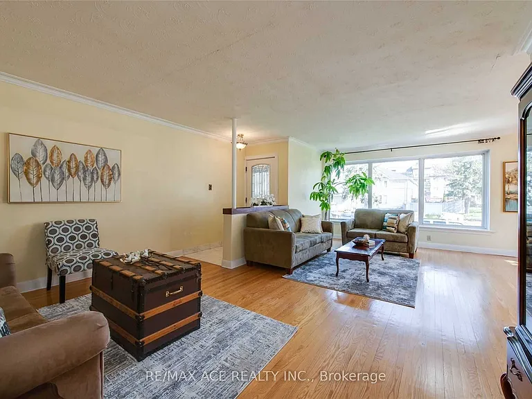 3715 Saint Clair Ave E #MAIN — Photo 2