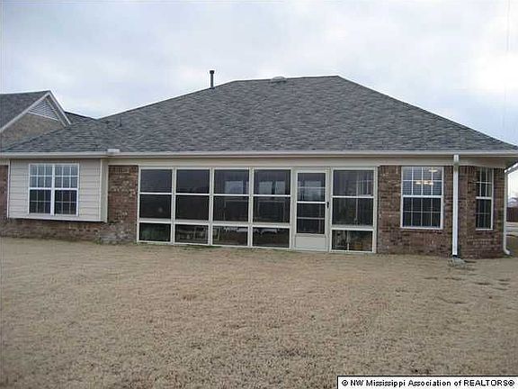 4th image of 1324 E Lake Blvd