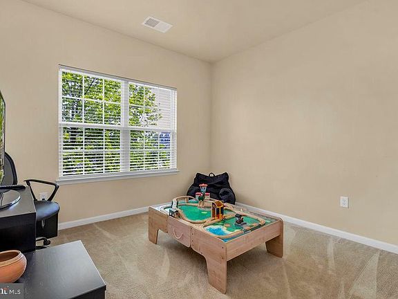 5th image of 106 Gate Stone Ln
