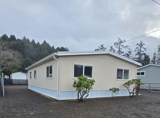 624 S Dolphin St, Rockaway Beach, OR 97136