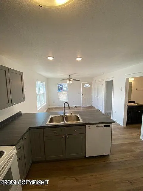 2 bed, 900 sqft, $1,500 — Photo 3