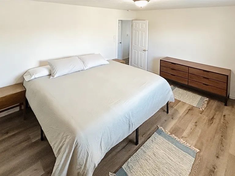 2405 W Elizabeth St — Photo 4