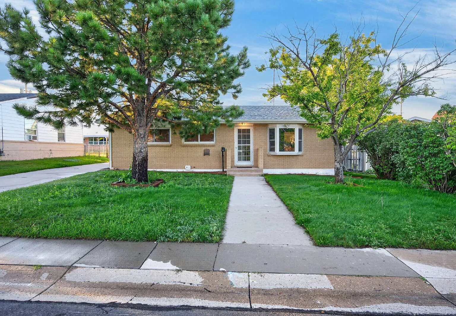 5 bed, 3.0 bath, 2470 sqft, $2,500 — Photo 1