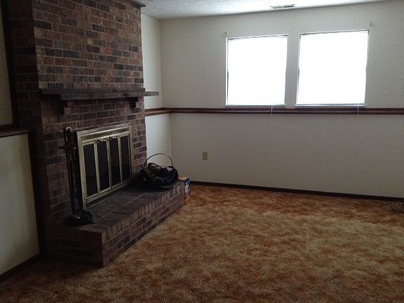 Family Rm wood burn fire Pl