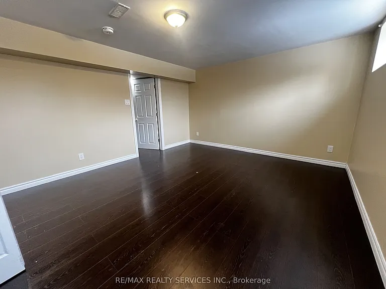 7 Glengowan St #BASEMENT — Photo 17
