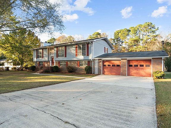 3rd image of 724 Sunny Lane Dr