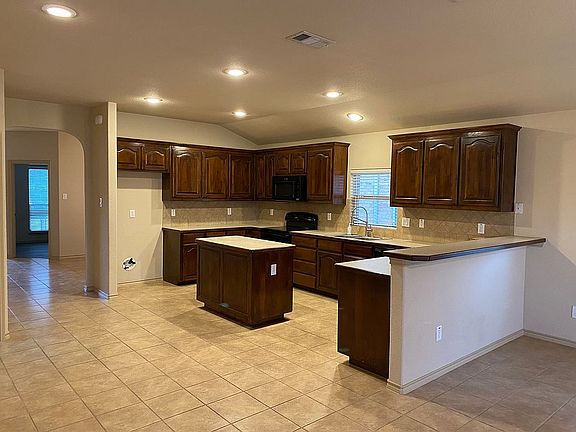 4th image of 3321 Hornbeam St