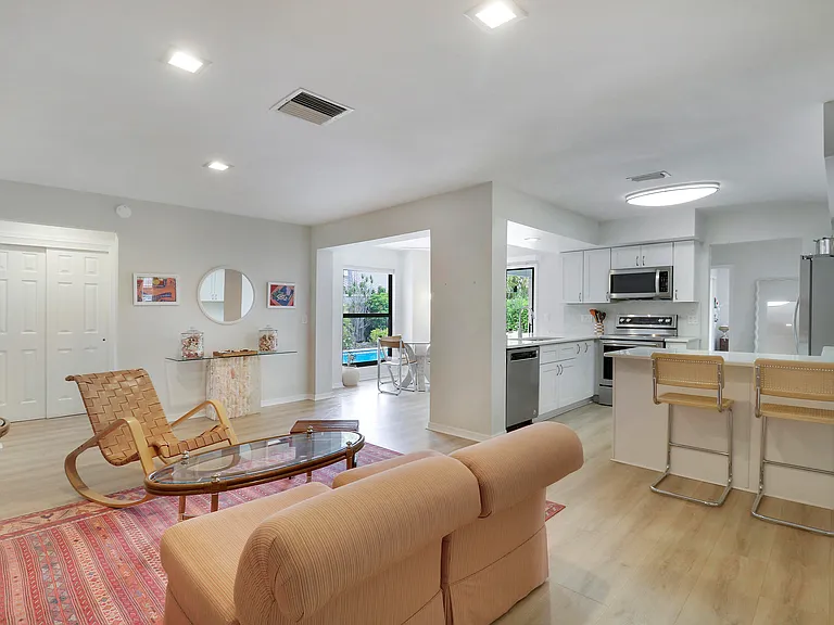 85 Hickory Hill Rd — Photo 3