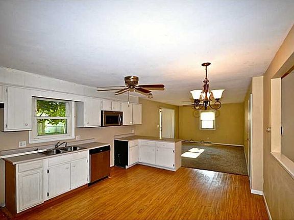 4th image of 478 W Lincoln Dr