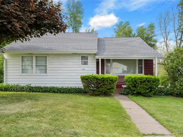 737 34th St NE, Cedar Rapids, IA 52402