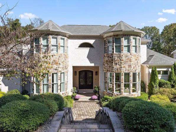 2008 River Bluff Dr, Hixson, TN 37343