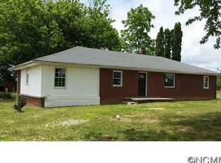 93 Laycock Rd, Hendersonville, NC 28792