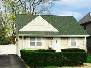 111 Rosebud Ave, Merrick, NY 11566