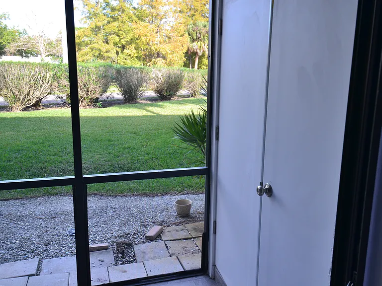 135 W Cypress Ct — Photo 23