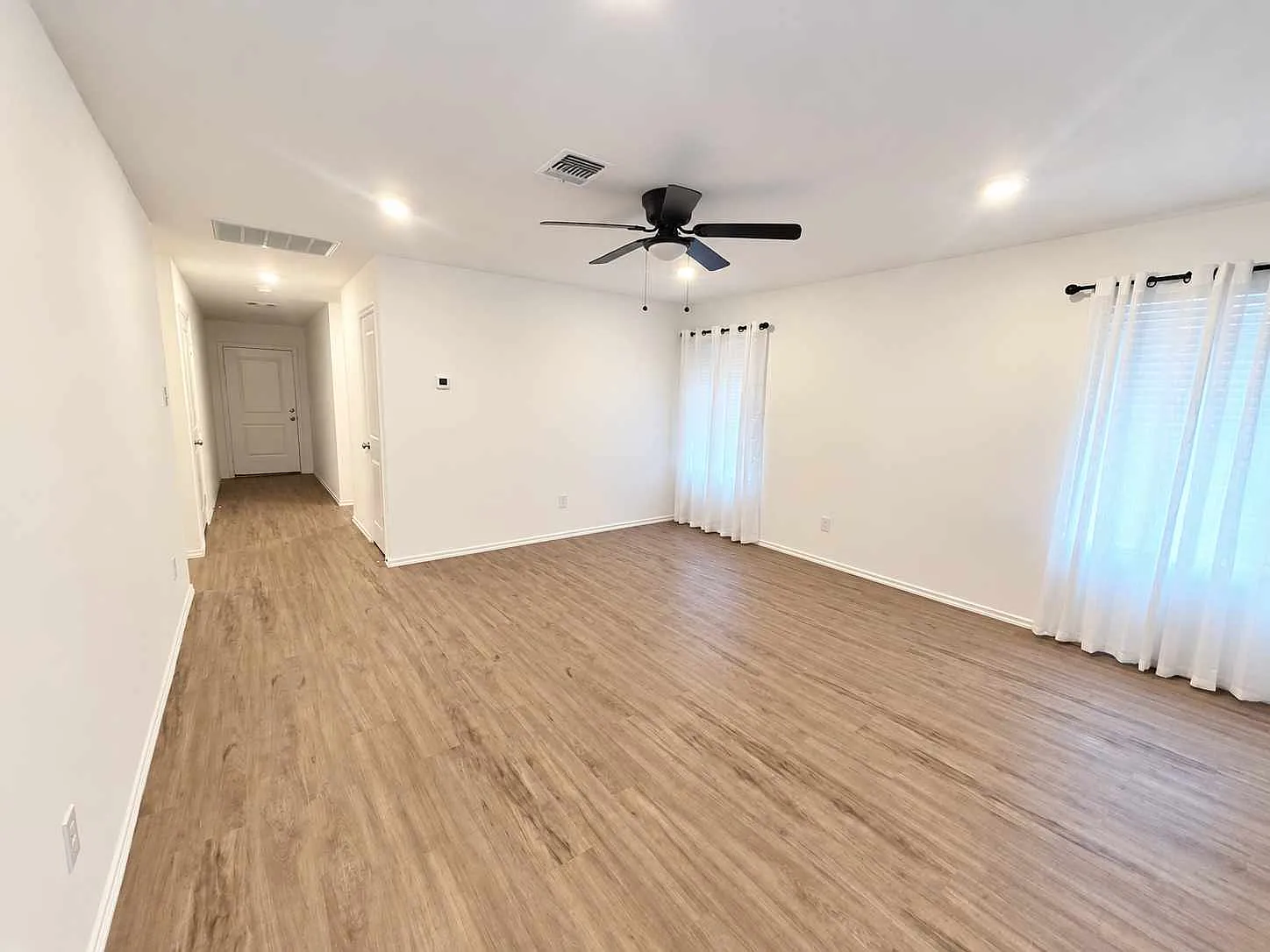 3 bed, 1306 sqft, $1,600 — Photo 3