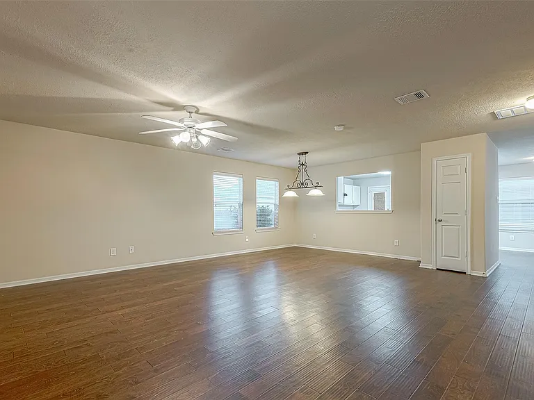 6352 Austinville Dr — Photo 7