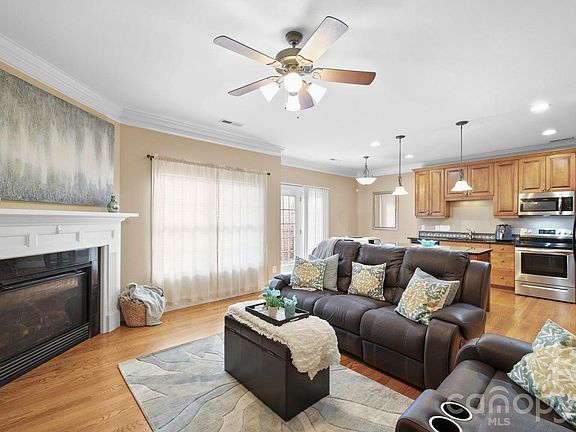 3rd image of 804 Talking Stick Ln