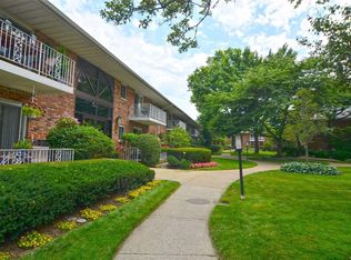 1 Toms Point Ln #2C, Pt Washington, NY 11050