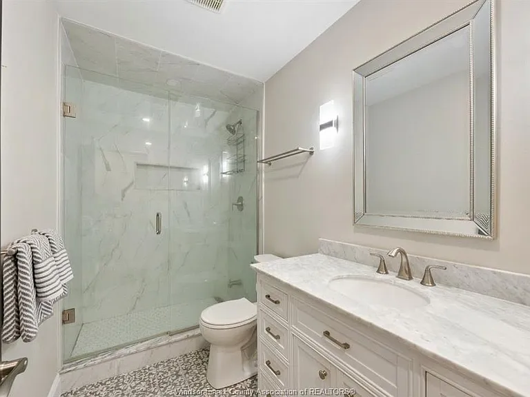 960 Janette Ave — Photo 11