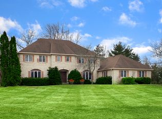 701 Skye Ln, Inverness, IL 60010