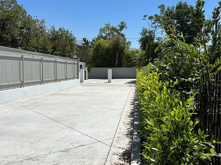 4832 La Canada Blvd — Photo 2