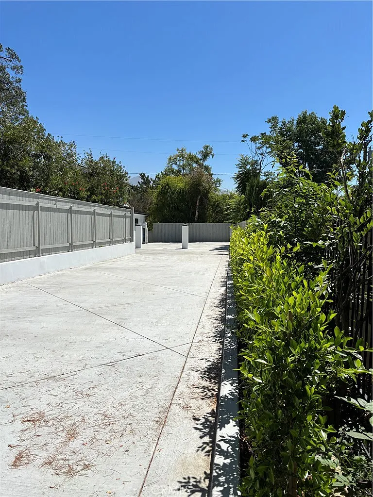 Building Photo - 4832 La Canada Blvd