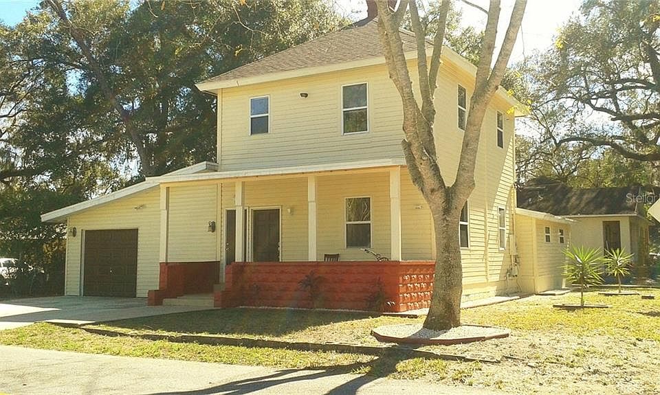 1st image of 104 E Cherry St
