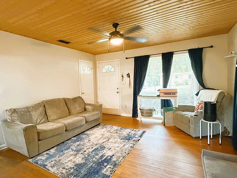 1626 Mayhew St — Photo 6