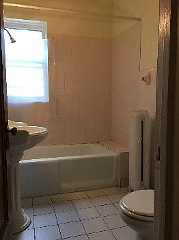 5th image of 1408 W Rosemont Ave