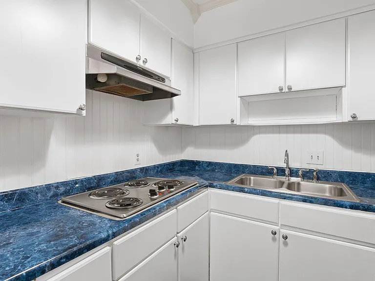 2601 Bellefontaine St #B105 — Photo 13