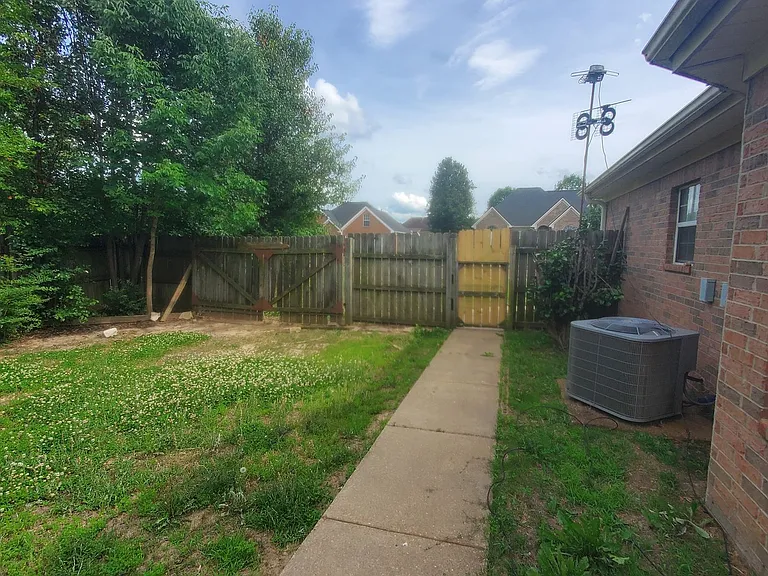 1084 Tara Dr — Photo 42