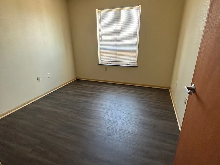 2730 W Lisbon Ave — Photo 5
