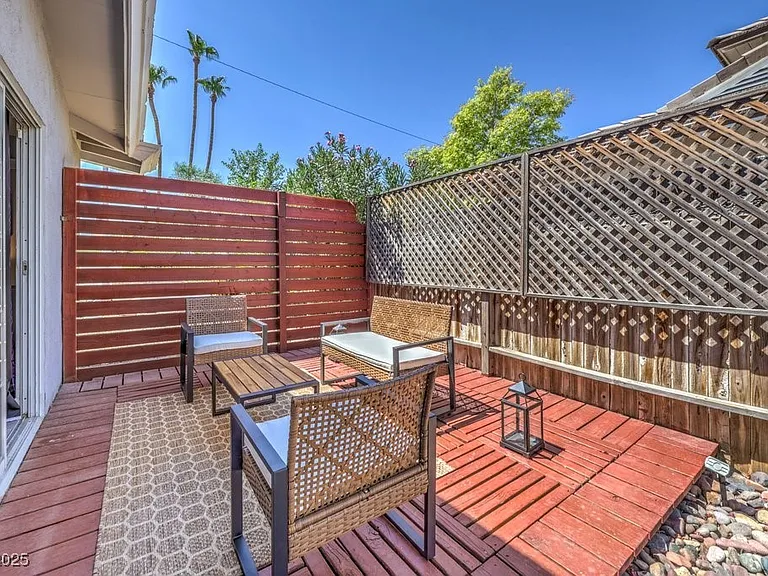 2400 Sherman Pl — Photo 28