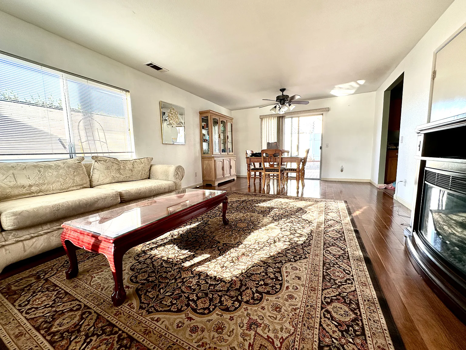 4 bed, 2.5 bath, 1500 sqft, $850 — Photo 3
