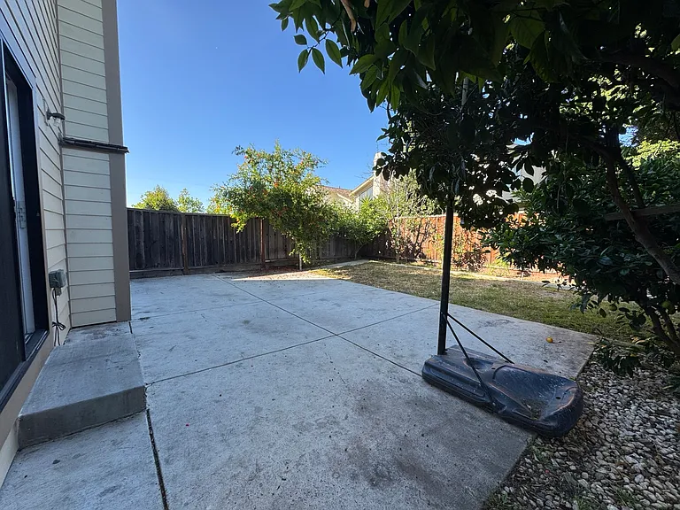 1870 Wembley Ct — Photo 27
