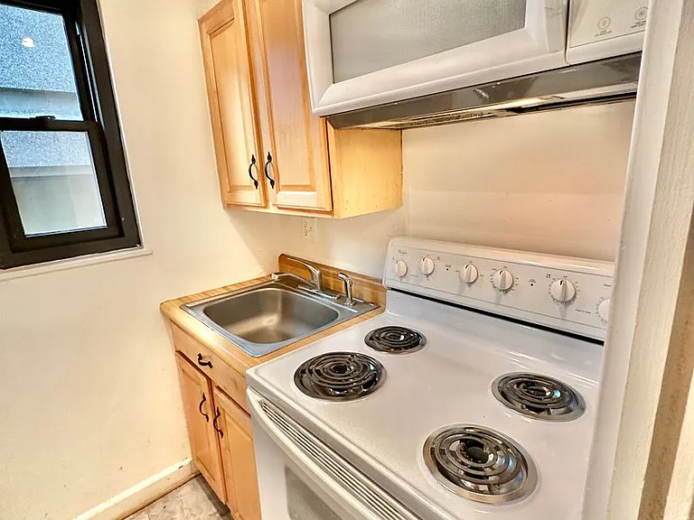 2141 I St NW #402 — Photo 16