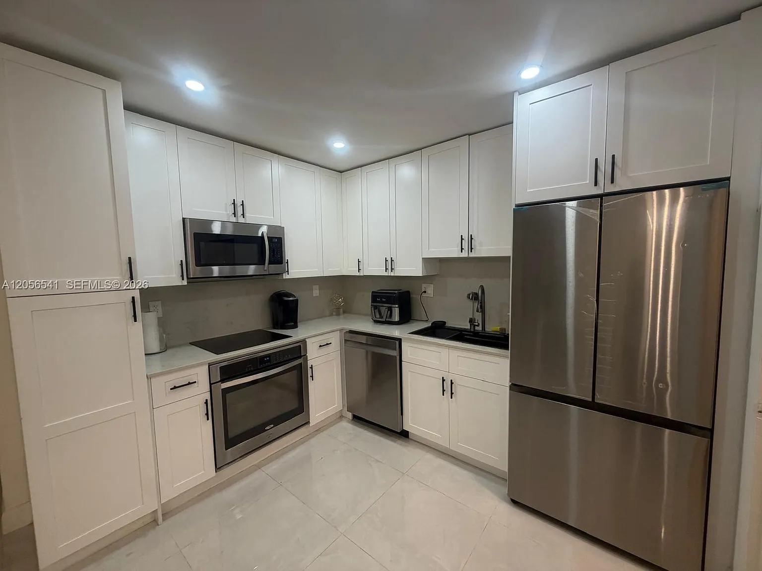 Royale Green Condo 5 — Photo 4